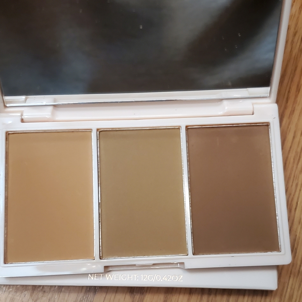 Basic Beauty Bronzer   NEW!!  $20